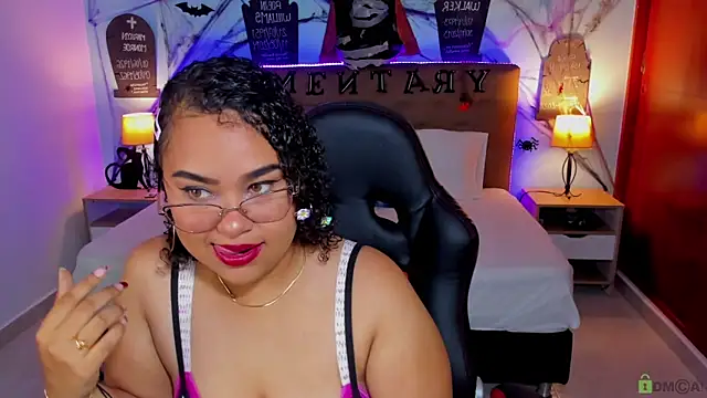Snapshot of Prettyy_zoe chatting on October 25, 2025, 12:04 pm Prettyy zoe online show from October 25, 2025, 12:04 pm