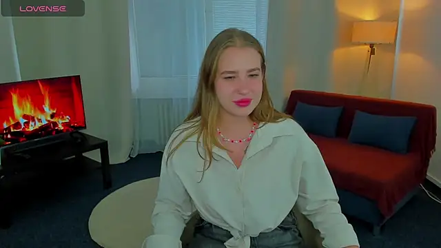 Snapshot of ElaraBloom chatting on October 31, 2025, 1:52 pm ElaraBloom online show from October 31, 2025, 1:52 pm