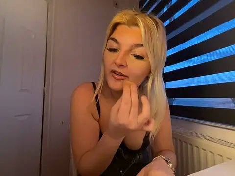 rosie-hipstergal online show from February 28, 2026, 5:45 pm