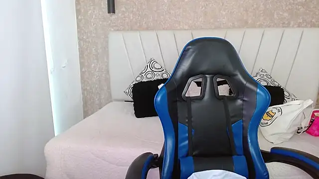 AliceSmity  online show from April 9, 2026, 11:49 am