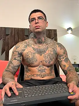 MATEO DILUCA online show from November 18, 2025, 10:18 am