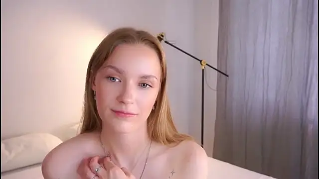 Snapshot of Helenspenss_ chatting on October 28, 2025, 9:19 am Helenspenss online show from October 28, 2025, 9:19 am