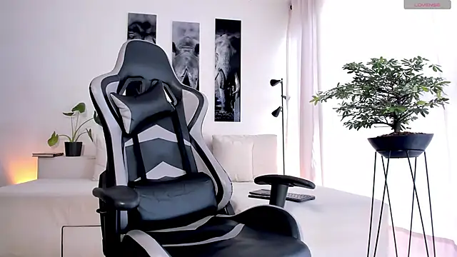 IamKael  online show from November 7, 2025, 1:59 pm