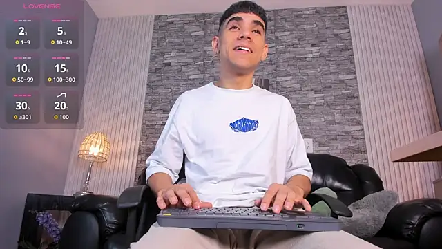 zack joness18 online show from November 20, 2025, 4:46 am