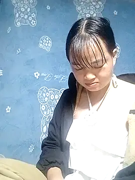 Snapshot of Noelle-e chatting on February 9, 2026, 12:14 pm Noelle-e online show from February 9, 2026, 12:14 pm