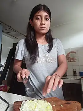 YeseniaRodriguez3 online show from October 27, 2025, 5:25 pm