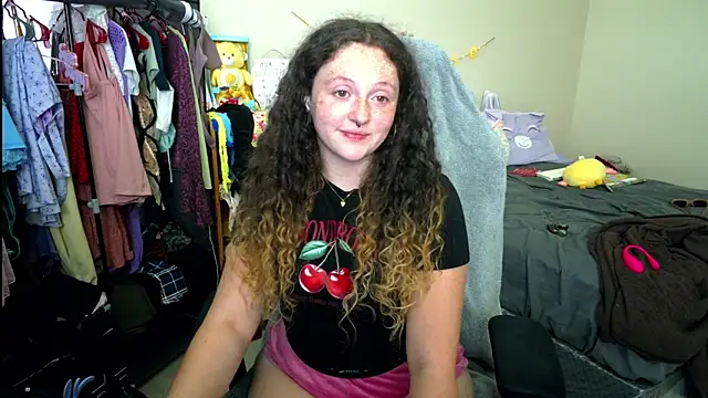 sugasunny04 online show from May 25, 2026, 6:39 pm