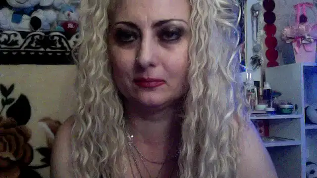 xHot Amazonq online show from December 2, 2025, 7:59 pm