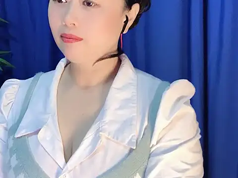 yaoyao22678 online show from November 15, 2025, 2:26 am