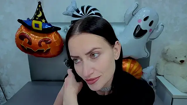 Michellee Adamss online show from October 27, 2025, 6:42 pm