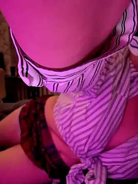 flo emillia online show from October 31, 2025, 8:16 pm