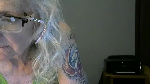 JoleneDelacroix online show from November 15, 2025, 4:27 am