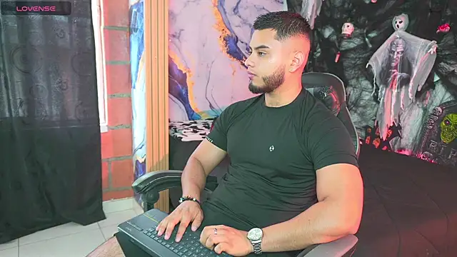 Snapshot of Tiler_wolker chatting on October 26, 2025, 4:40 pm Tiler wolker online show from October 26, 2025, 4:40 pm