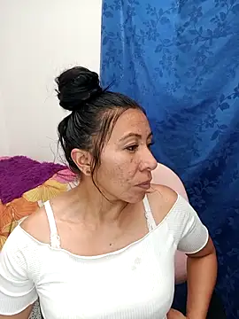 Esmeralda 546 online show from February 4, 2026, 9:54 pm