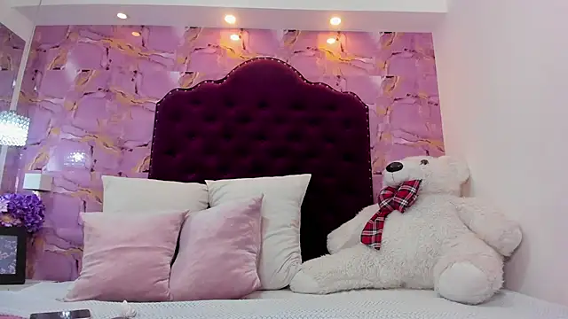 naomy sexy  online show from November 24, 2025, 11:54 am