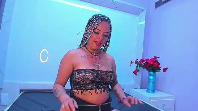 Snapshot of Sweetsinsn_ chatting on October 27, 2025, 8:21 pm Sweetsinsn  online show from October 27, 2025, 8:21 pm