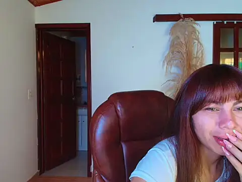 Snapshot of Romina_Lazaro chatting on October 27, 2025, 1:23 pm Romina Lazaro online show from October 27, 2025, 1:23 pm