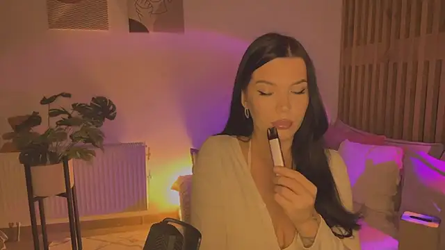 Angelsweetshy online show from October 28, 2025, 6:51 pm