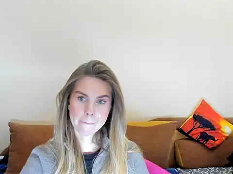 LinaBey online show from February 12, 2026, 5:23 pm