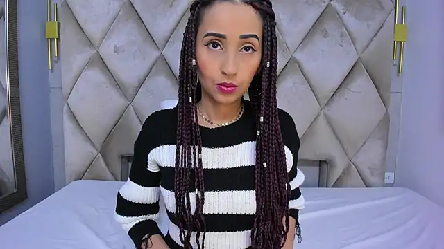 violett rabbit  online show from March 19, 2026, 8:20 pm