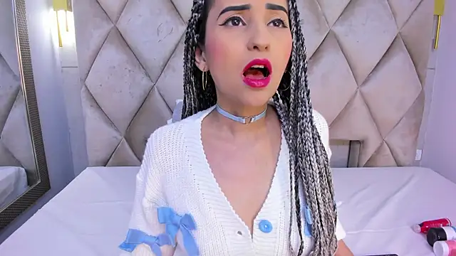 violett rabbit  online show from November 20, 2025, 8:31 pm