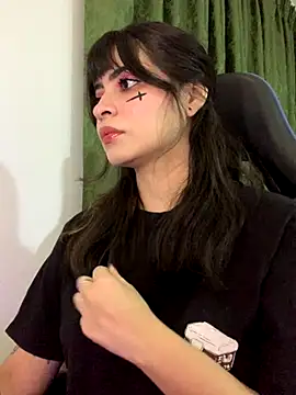 Annagoth  online show from December 5, 2025, 1:27 am