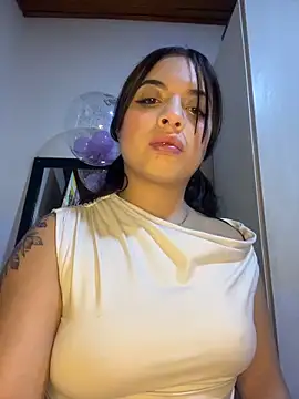 Im Saraaaa online show from February 13, 2026, 5:18 am