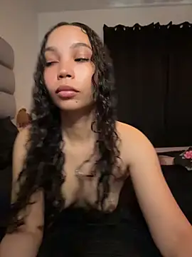 nikkiloveee online show from April 13, 2026, 6:34 pm