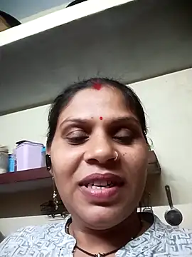 Snapshot of HayatKapoor chatting on November 9, 2025, 4:44 pm HayatKapoor online show from November 9, 2025, 4:44 pm