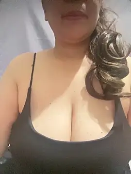 sweetyjhones online show from April 2, 2026, 12:56 pm