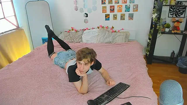 AvenGlow online show from March 29, 2026, 5:53 am