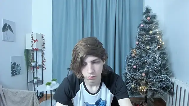 Snapshot of AvenGlow chatting on December 19, 2025, 5:10 am AvenGlow online show from December 19, 2025, 5:10 am