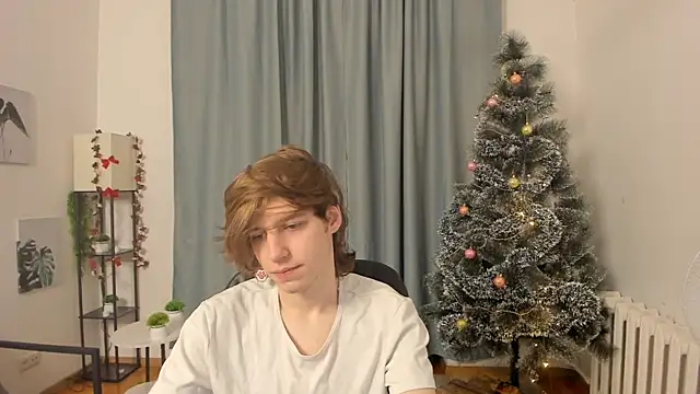 Snapshot of AvenGlow chatting on December 21, 2025, 5:09 am AvenGlow online show from December 21, 2025, 5:09 am