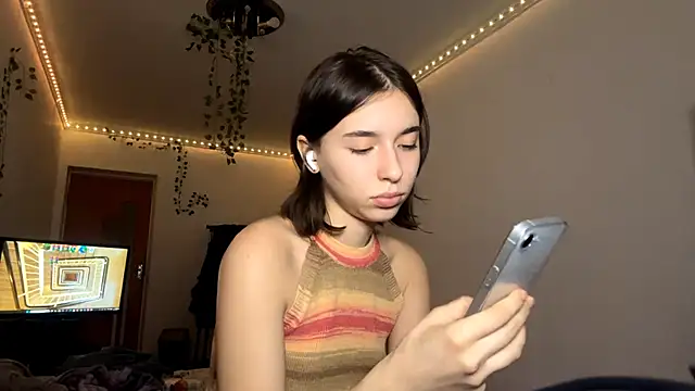 LilithFlamey online show from December 22, 2025, 2:17 pm