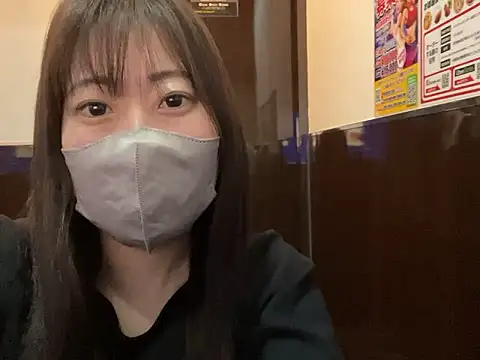 Snapshot of hitomi_desu chatting on November 21, 2025, 4:06 pm hitomi desu online show from November 21, 2025, 4:06 pm