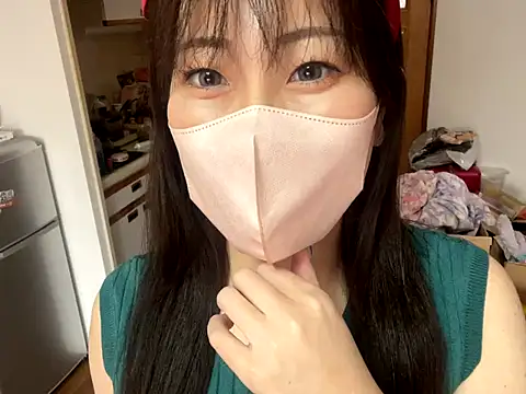 Snapshot of hitomi_desu chatting on November 16, 2025, 2:38 am hitomi desu online show from November 16, 2025, 2:38 am