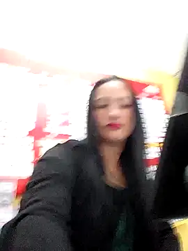 Snapshot of Danaluna chatting on November 6, 2025, 8:57 pm Danaluna online show from November 6, 2025, 8:57 pm