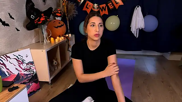 Snapshot of SharonStormy chatting on October 31, 2025, 6:21 am SharonStormy online show from October 31, 2025, 6:21 am