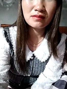 Snapshot of emini-xx chatting on February 18, 2026, 11:56 pm emini-xx online show from February 18, 2026, 11:56 pm