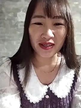 Snapshot of emini-xx chatting on January 18, 2026, 11:02 am emini-xx online show from January 18, 2026, 11:02 am