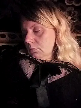 Lana-murr online show from November 18, 2025, 6:11 pm