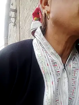 Snapshot of bella-la chatting on March 2, 2026, 8:32 am bella-la online show from March 2, 2026, 8:32 am