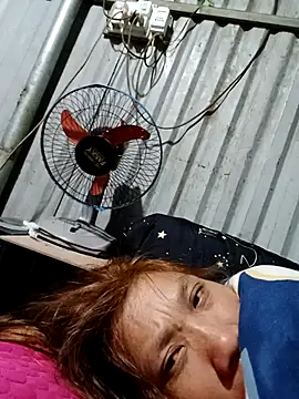 Snapshot of bella-la chatting on January 5, 2026, 10:24 pm bella-la online show from January 5, 2026, 10:24 pm