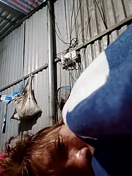 Snapshot of bella-la chatting on February 1, 2026, 7:23 pm bella-la online show from February 1, 2026, 7:23 pm