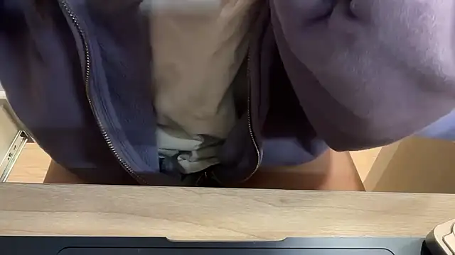 AlishaCheng online show from January 7, 2026, 6:46 pm