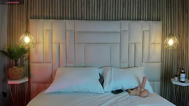 VenuzSofia online show from December 4, 2025, 10:42 pm