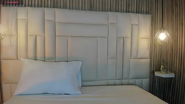 VenuzSofia online show from December 18, 2025, 10:35 pm