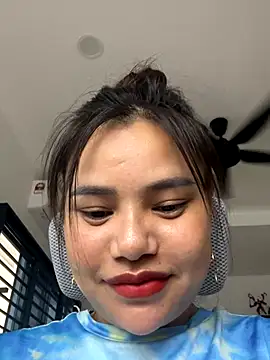 Snapshot of VinaVibe chatting on October 28, 2025, 4:57 am VinaVibe online show from October 28, 2025, 4:57 am