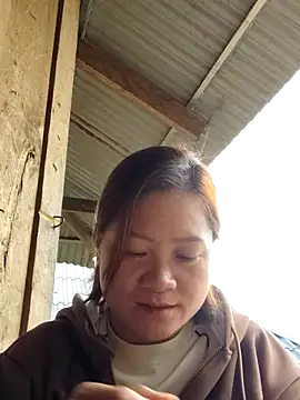 Nana xinh online show from November 10, 2025, 1:21 am