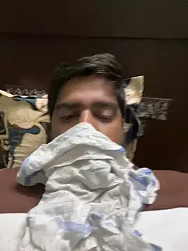 Snapshot of Vanshmahajann chatting on December 14, 2025, 3:39 pm Vanshmahajann online show from December 14, 2025, 3:39 pm